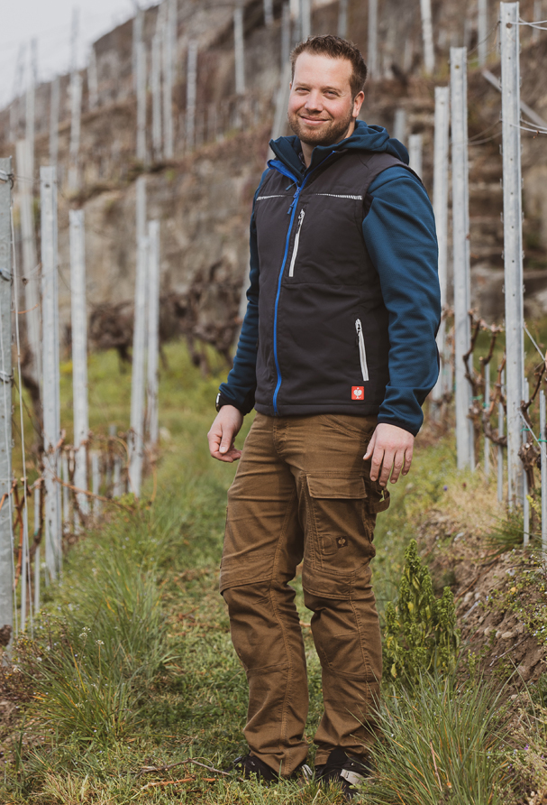 L'Oenologue de la Maison Testuz, Lionel Chevalley au coeur des vignes de Lavaux.